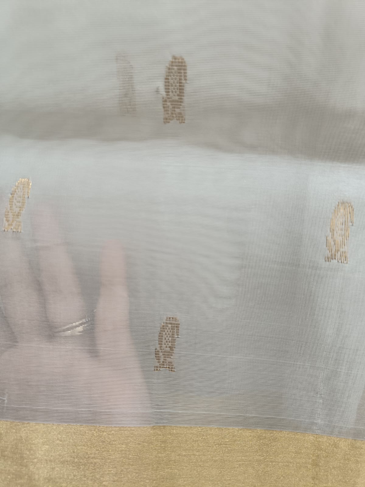 White & Gold Maheshwari Silk Saree