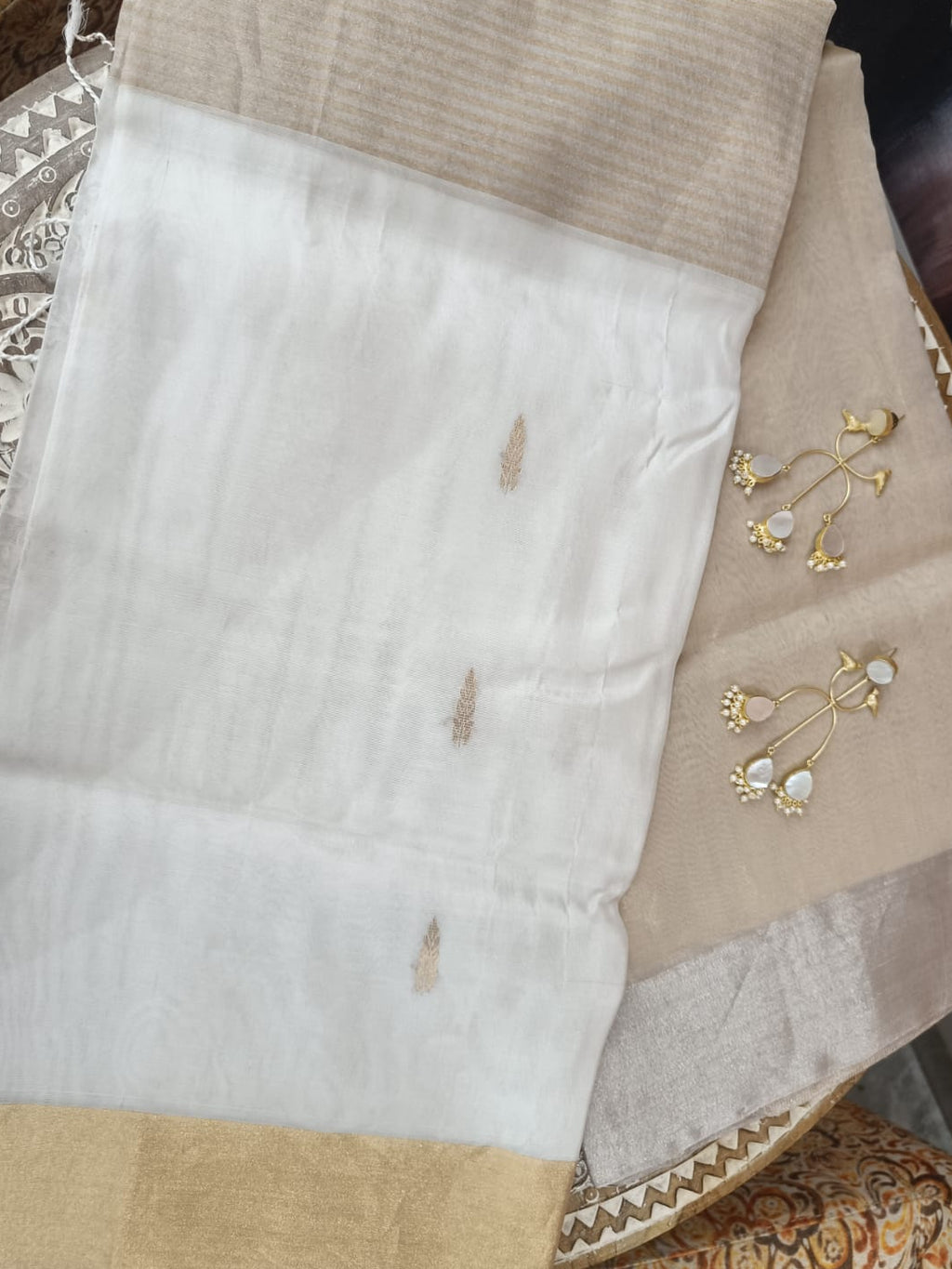 White & Gold Maheshwari Silk Saree