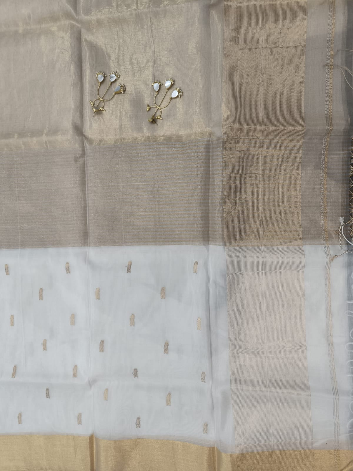White & Gold Maheshwari Silk Saree