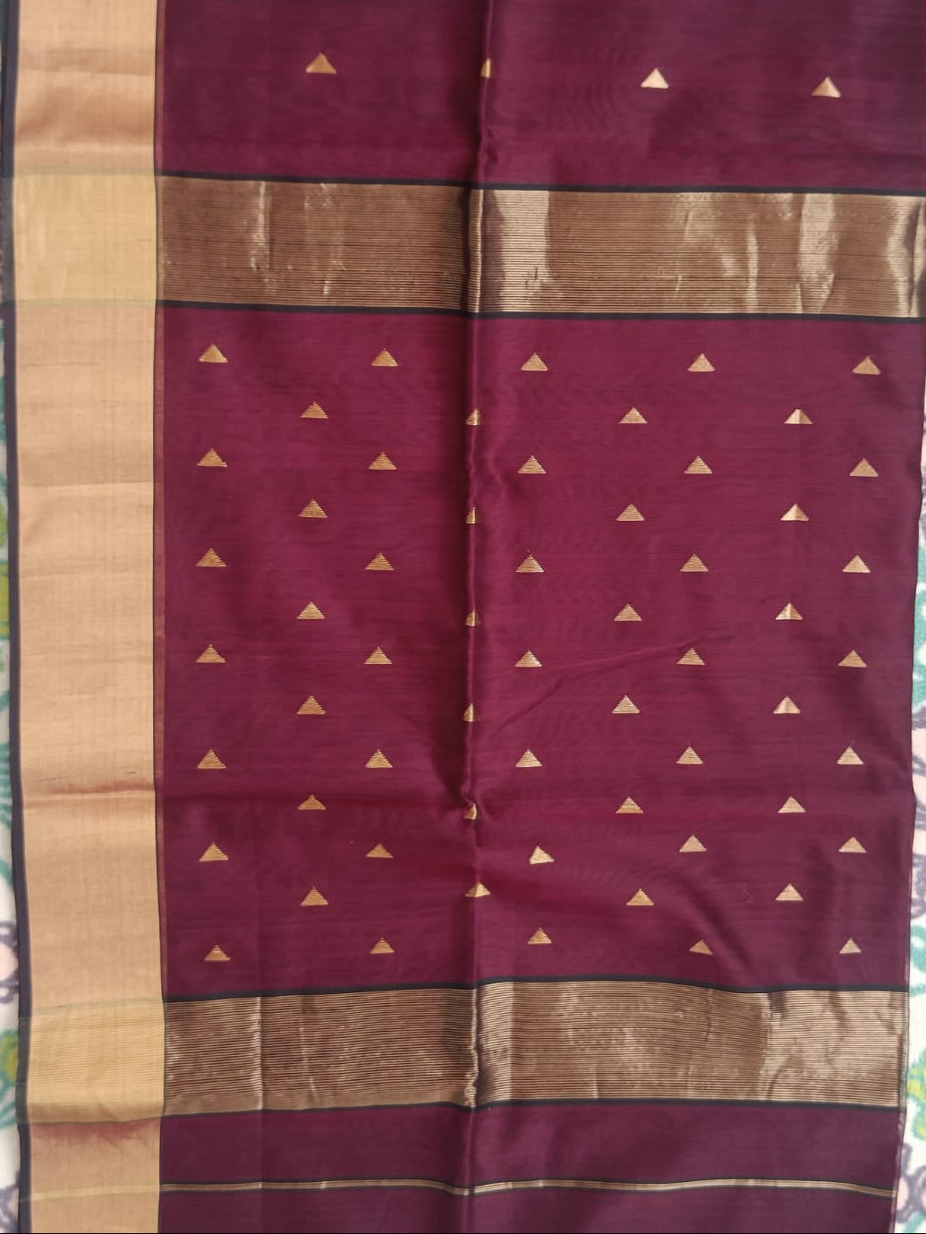 Majenta Triangle Booti Maheshwari  Silk Cotton saree