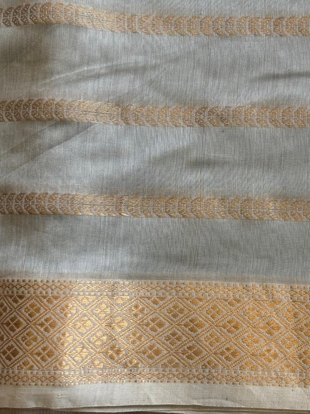 Pastel Gray Maheshwari Silk Cotton Saree