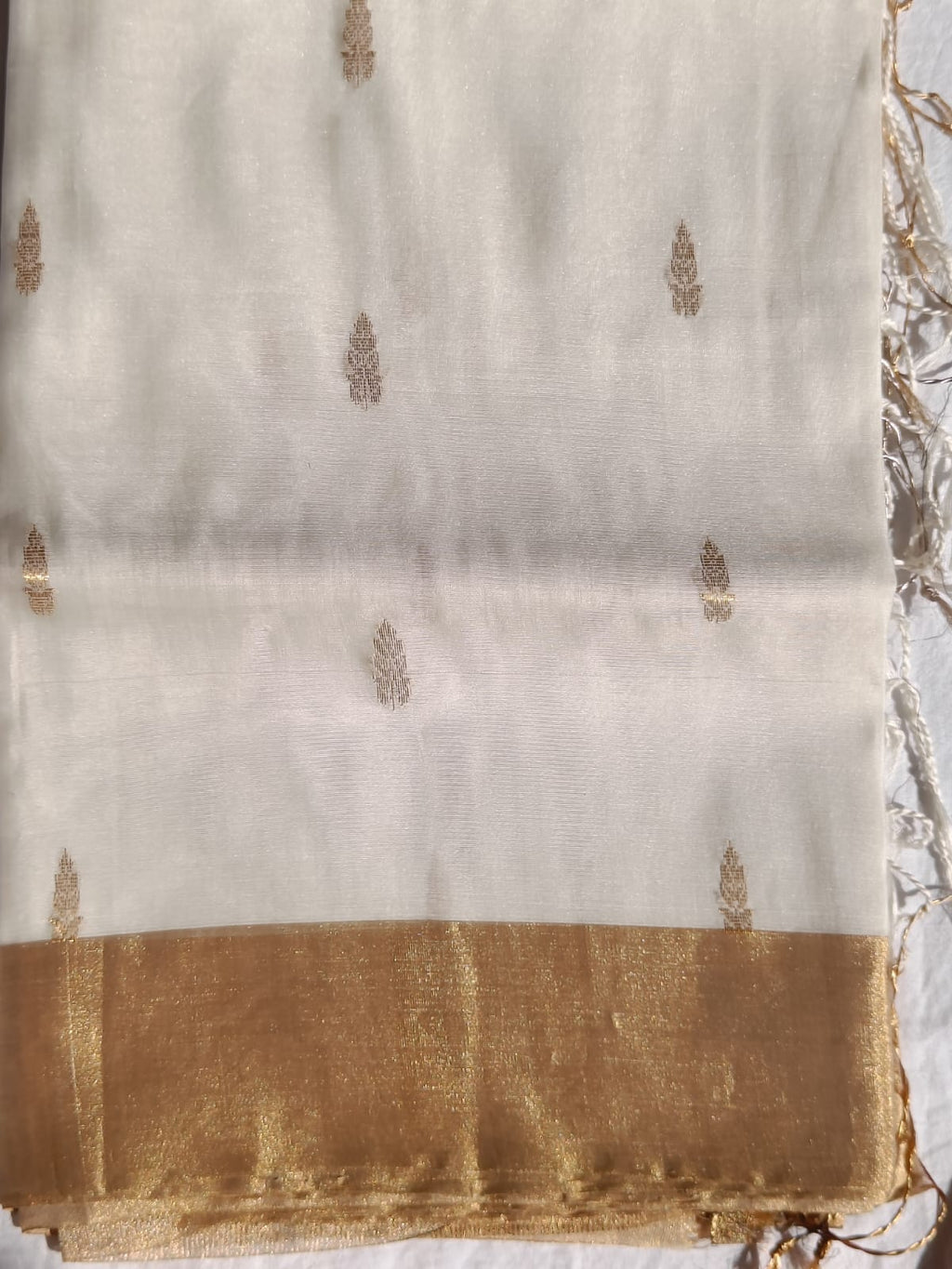 White & Gold Maheshwari Silk Saree