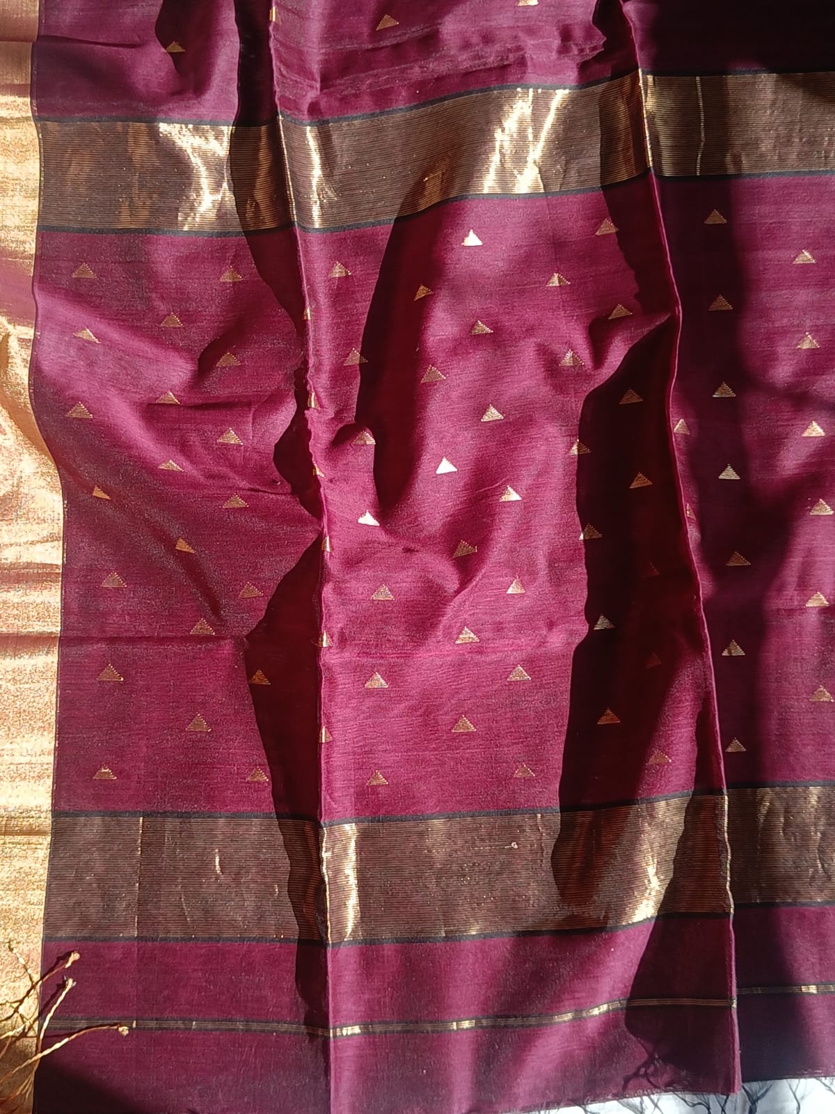 Majenta Triangle Booti Maheshwari  Silk Cotton saree